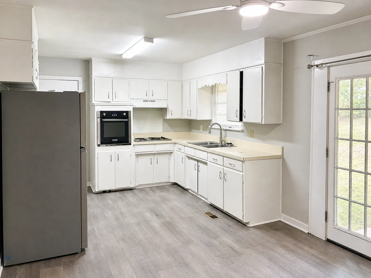 Make Your Move to Scenic View! | $500 off First Month Rent! — Photo 3