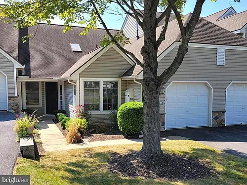 138 Hawthorne Ct Photo 1