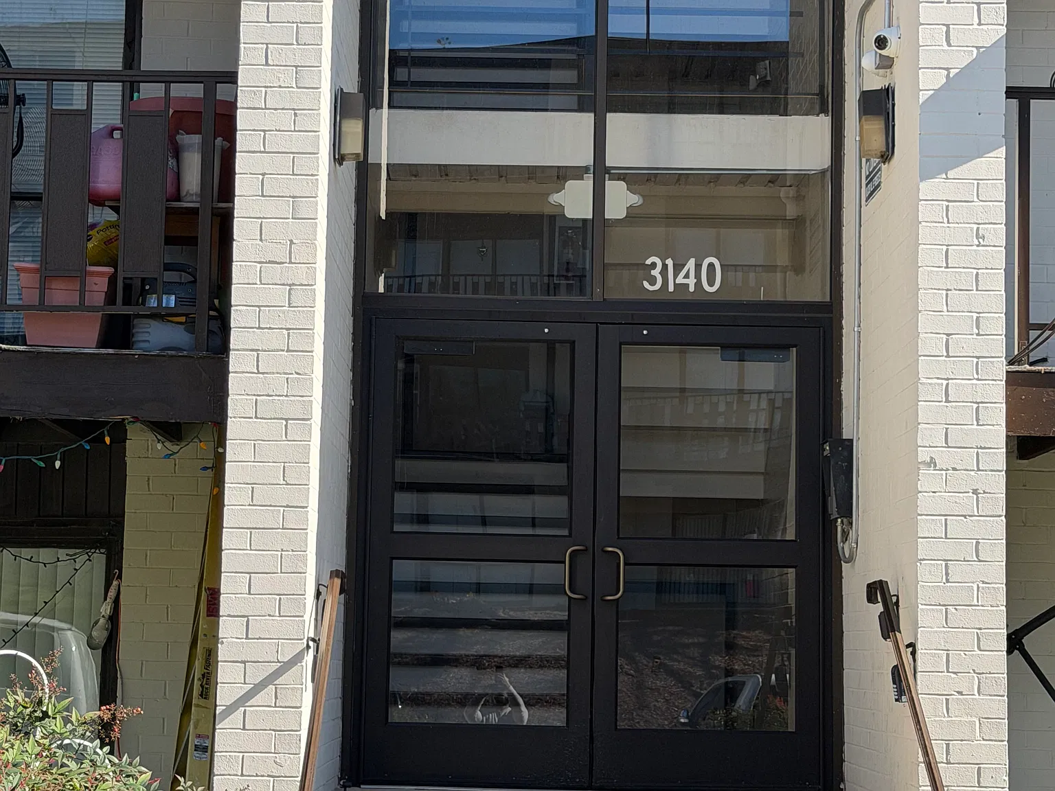 3 bed, 924 sqft, $2,400 — Photo 1
