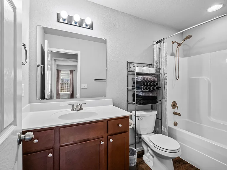 927 E Swift Dr — Photo 19