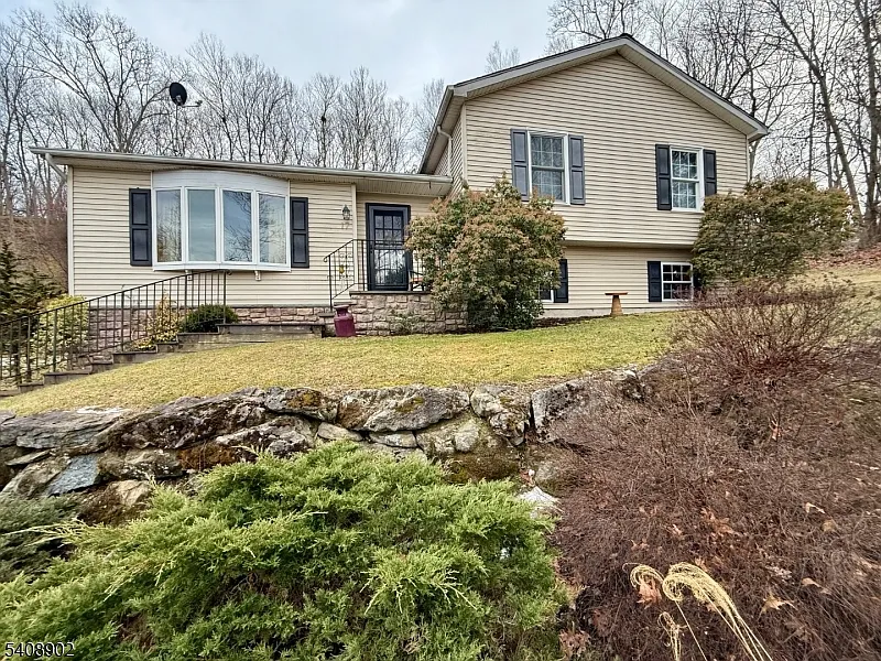 17 River View Drive photo 1