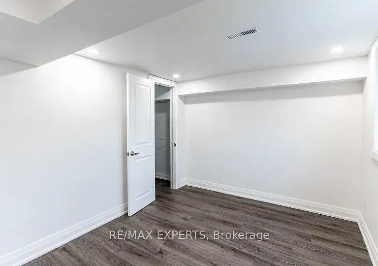 107 Cabana Dr #BASEMENT — Photo 8