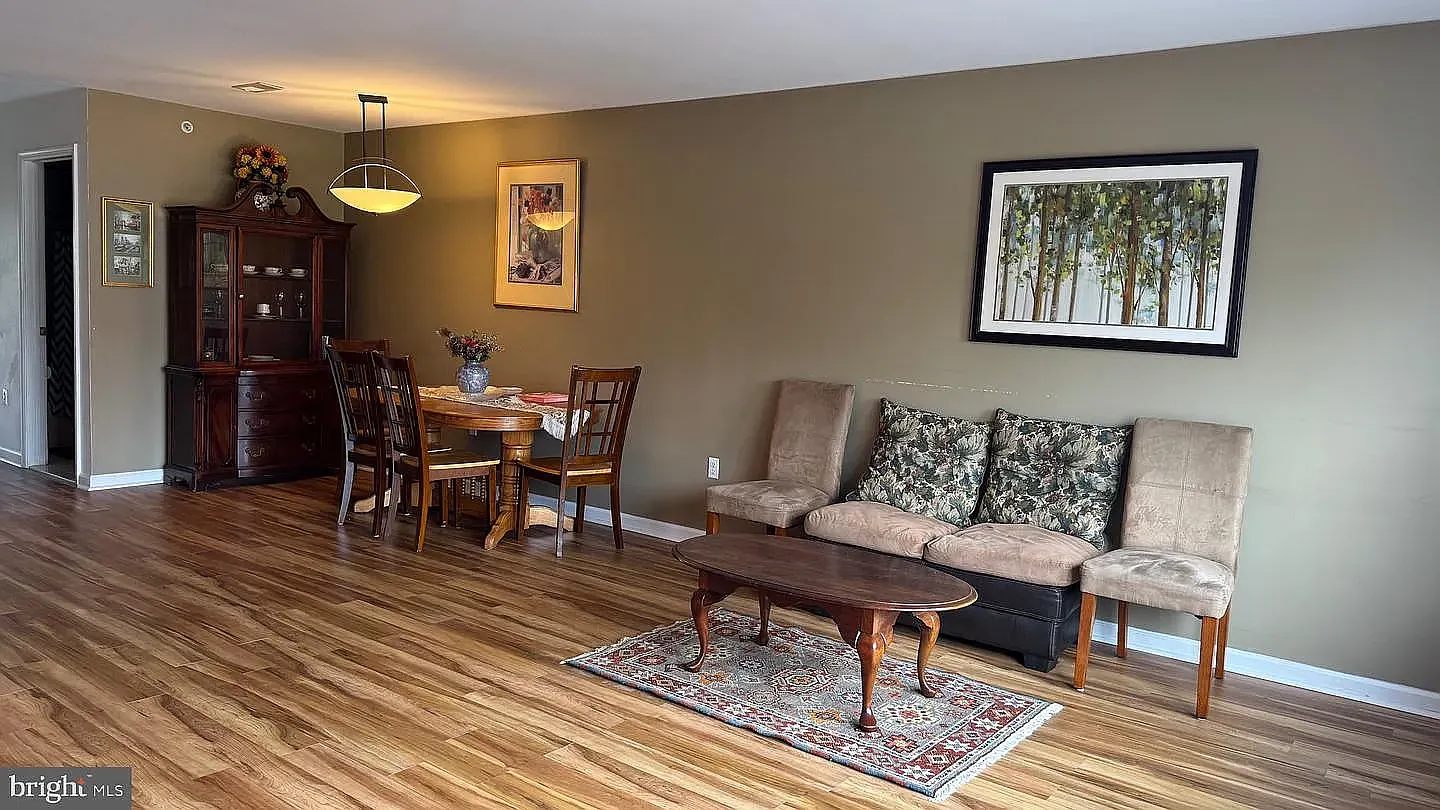 2 bed, 1136 sqft, $1,750 — Photo 2