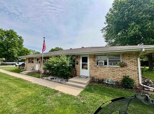 1526 Douglas Ct, Belvidere, IL 61008