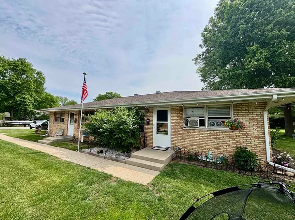 1526 Douglas Ct, Belvidere, IL 61008