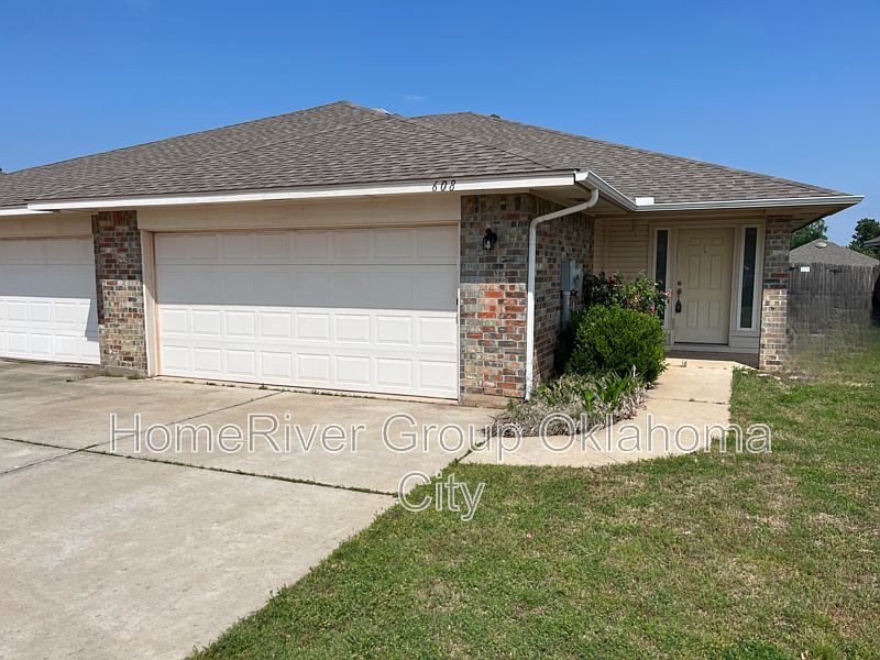 1st image of 608 Rosemoor Ct