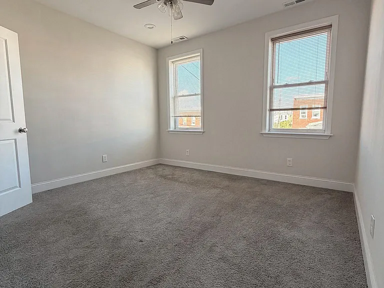 2631 W Cold Spring Ln — Photo 12