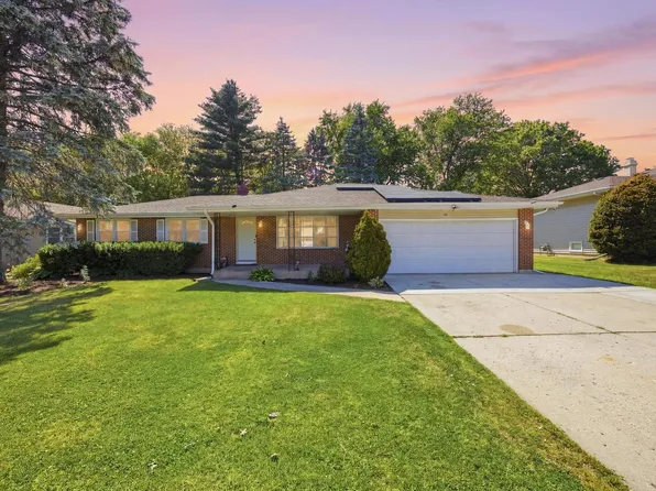 904 Chippewa Dr, Elgin, IL 60120