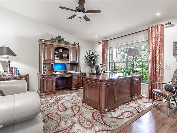 3rd image of 209 Barry Ct