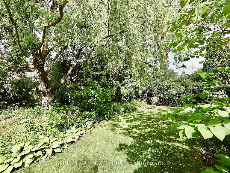 89 W Yonge Blvd NW — Photo 24