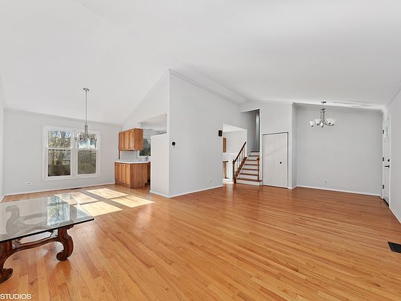 3rd image of 540 Avebury Ln