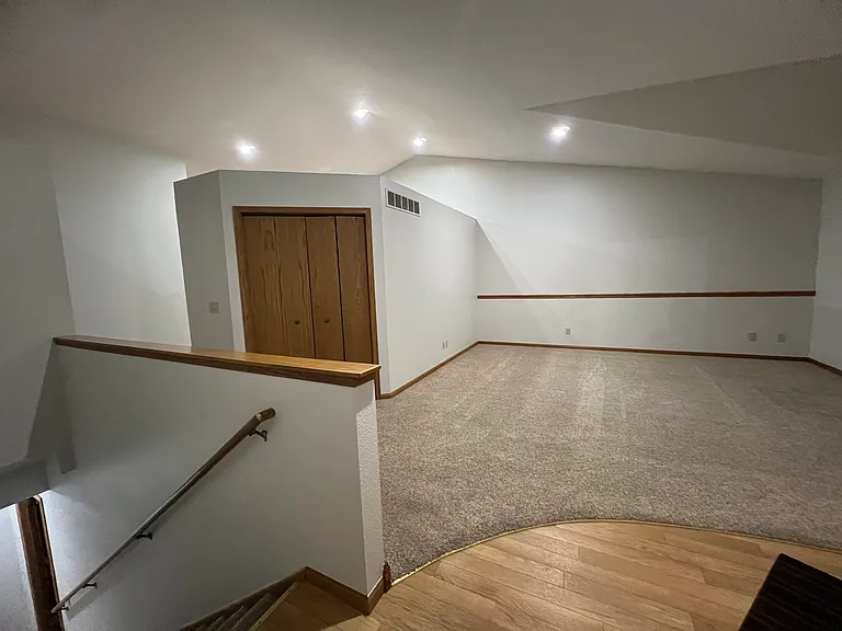 104 N Belmont Dr — Photo 5