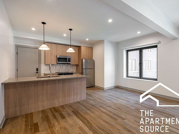 5th image of 1343 W Estes Ave #1
