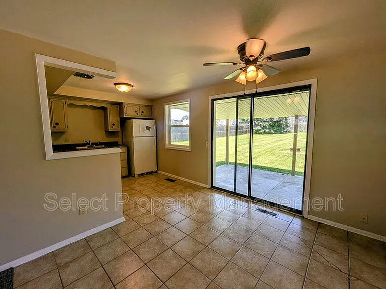 1419 Aberdeen Ln — Photo 4