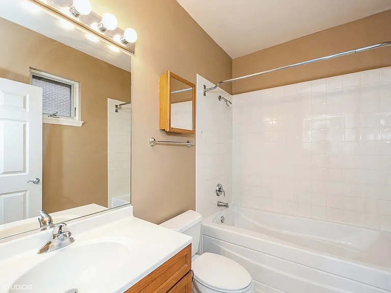 758 W 15th St #2A — Photo 8