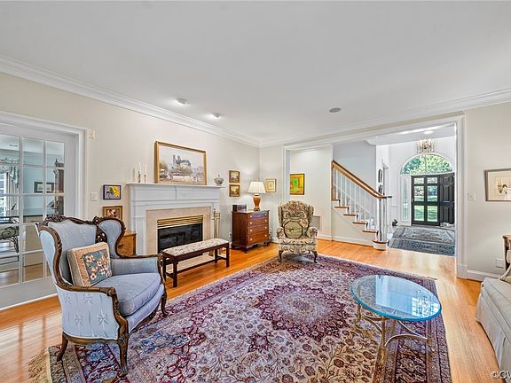 5th image of 26 E Square Ln
