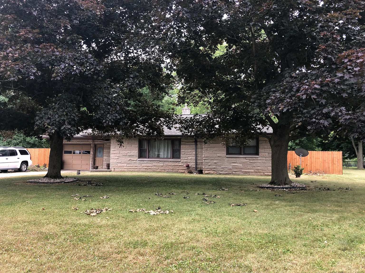 114 E Tyner Dr photo 1