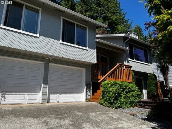 3770 Spruce St, North Bend, OR 97459