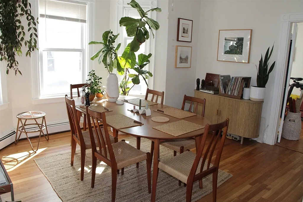 2 bed, 1.0 bath, 1100 sqft, $2,950 — Photo 2
