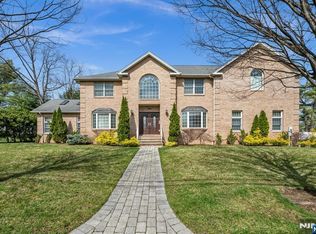 683 Victoria Ave, Paramus, NJ