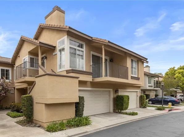 8270 E Oak Ridge Cir, Anaheim, CA 92808