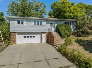 2116 11th Ave NW, Minot, ND 58703