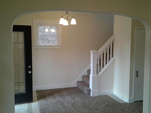 5th image of 718 Oakmont Ave