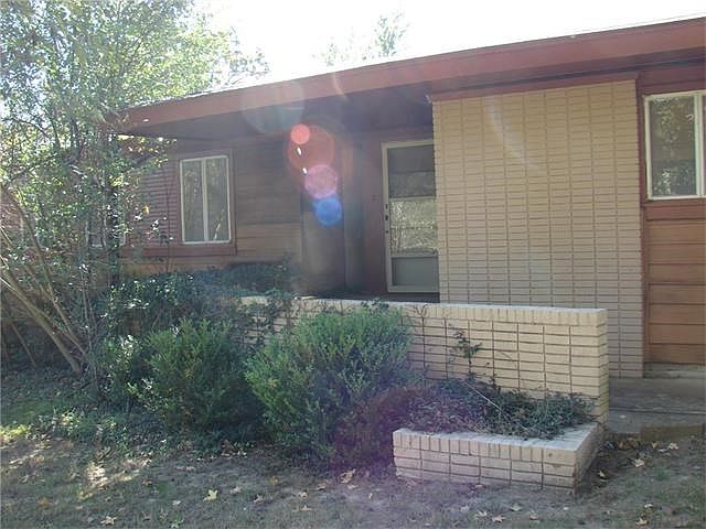 1st image of 30 Post Oak Pl