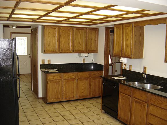 3rd image of 2840 White Pine Dr