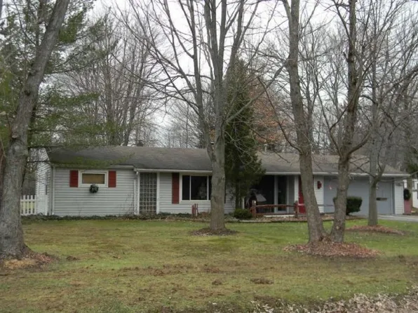 12763 Saint James Dr, Mantua, OH 44255