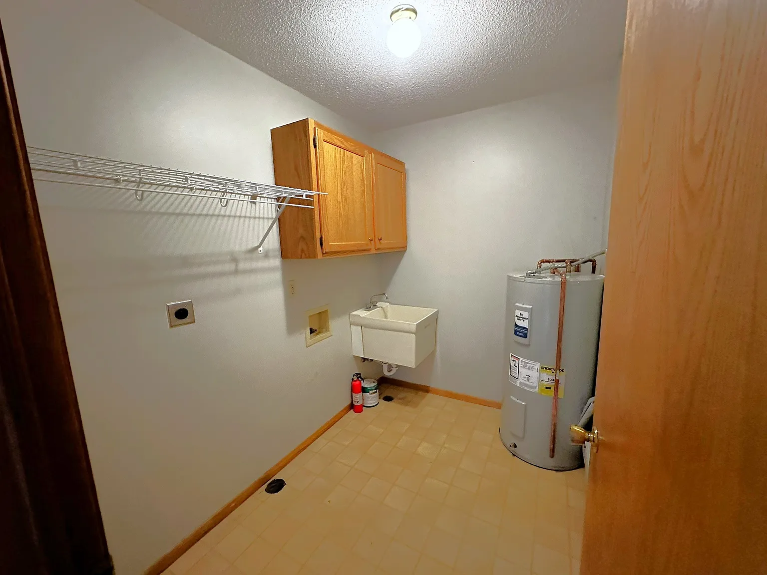 2 bed, 900 sqft, $1,200 — Photo 3