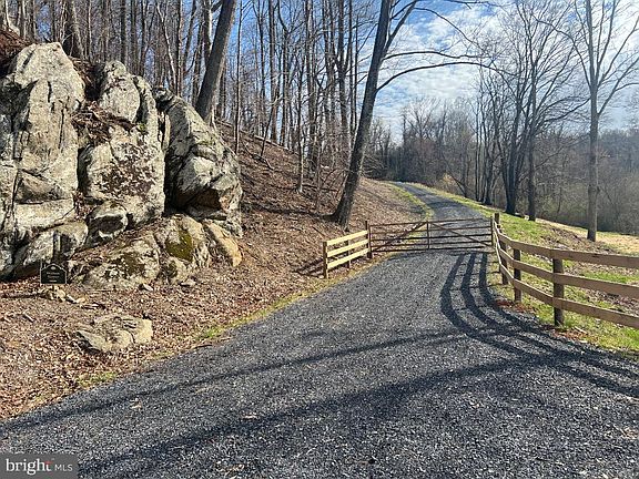 2nd image of 2065 Leeds Manor Rd