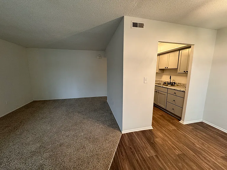 Carolina Crossing Apartments — Photo 13