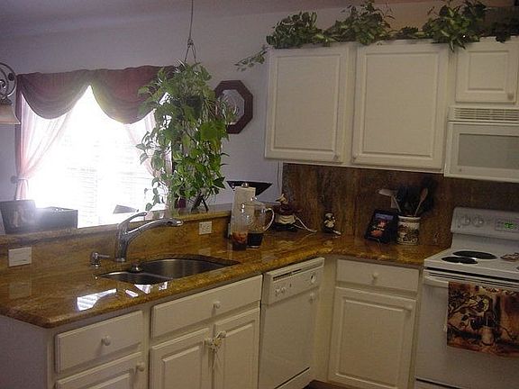KITCHEN/ GRANITE