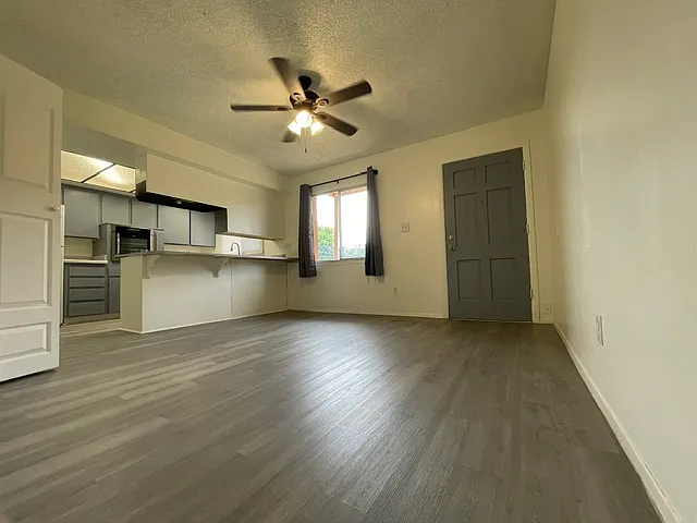 6501 N 44th Ave — Photo 3