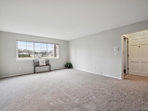 3rd image of 42536 Woodward Ave APT B1