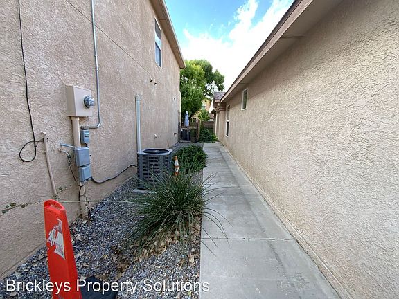 2nd image of 9909 Sunshine Mesa Dr NW