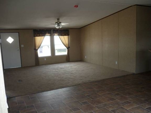 Living Room / Ceiling Fan
