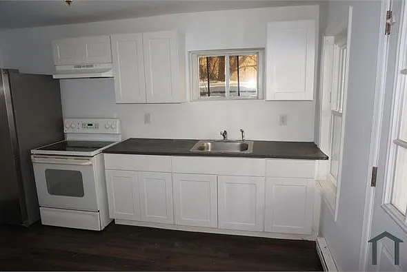 527 Green St — Photo 2