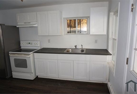 2nd image of 527 Green St Floor 1