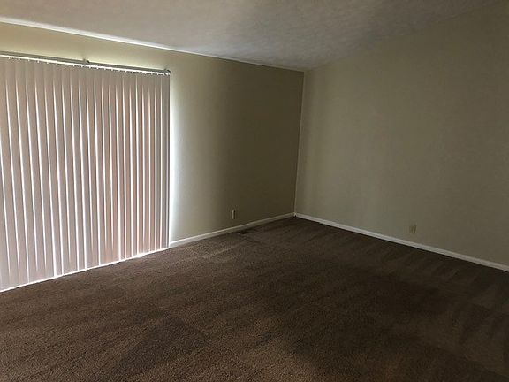 5th image of 645 Lake Terrace Dr