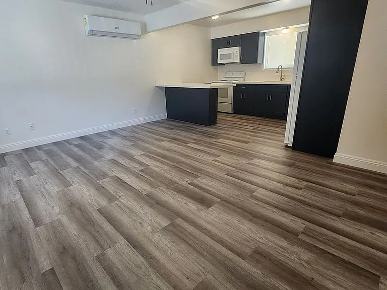 241 Clarence Ave — Photo 3