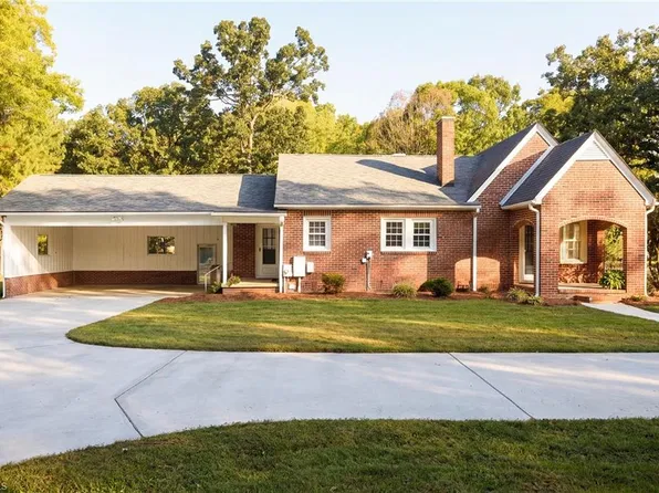 1036 Cunningham Rd, Thomasville, NC 27360