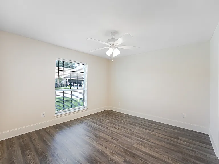 815 E Grande Blvd #R-102 — Photo 11