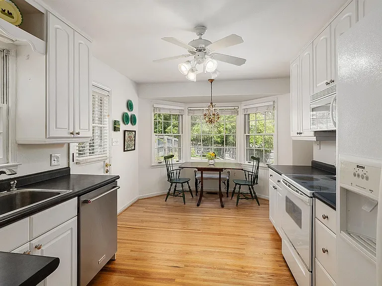 636 Bienville Ln — Photo 4