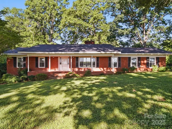 2216 Griffith Rd, Monroe, NC 28112