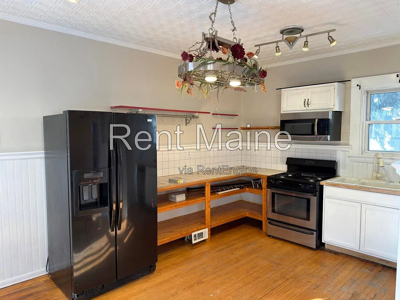 2 bed, 1.0 bath, $1,600 — Photo 2