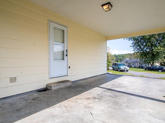5th image of 104 Mountain View Cir