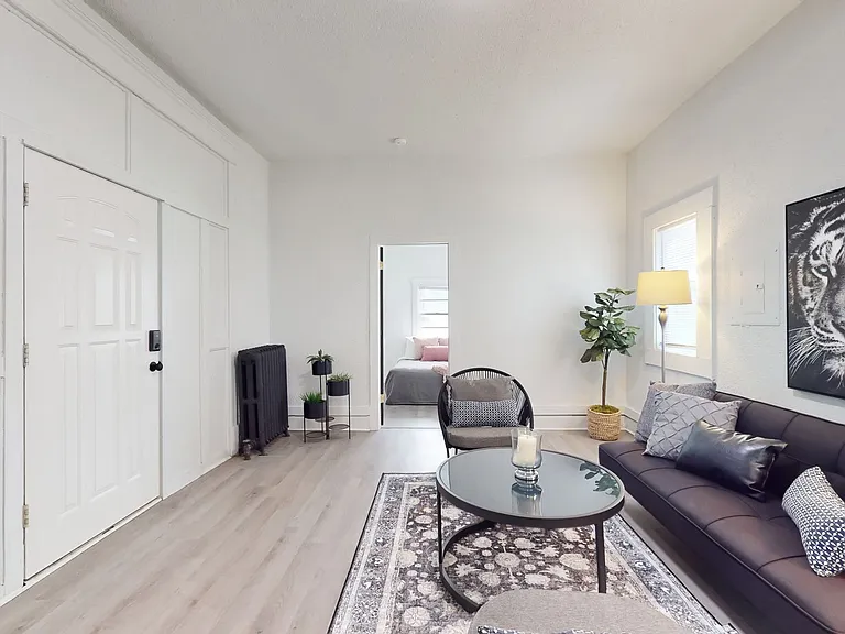 319 Franklin Ave — Photo 9