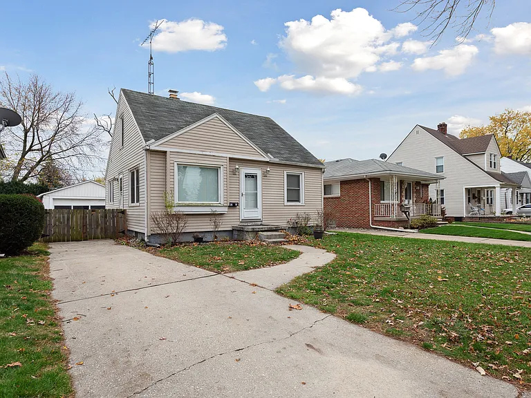 35 W Capistrano Ave — Photo 5